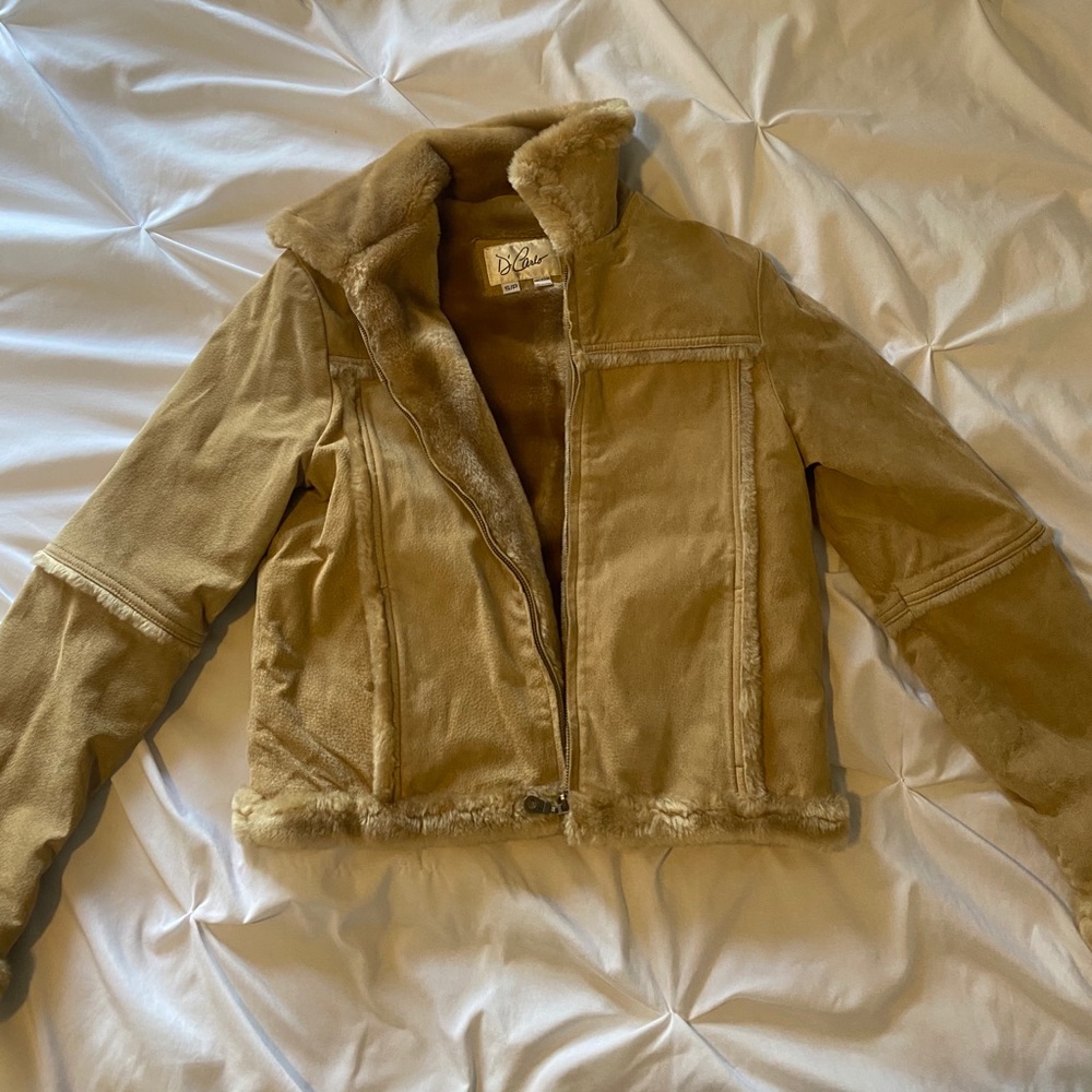 A true mob wife esthetic! Beautiful leather and faux fur jacket!